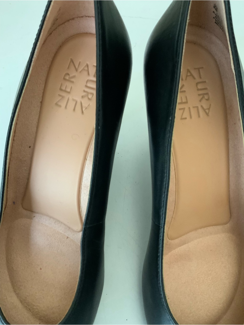 Naturalizer Black Leather Classic Round-Toe Heels - Picture 4 of 8